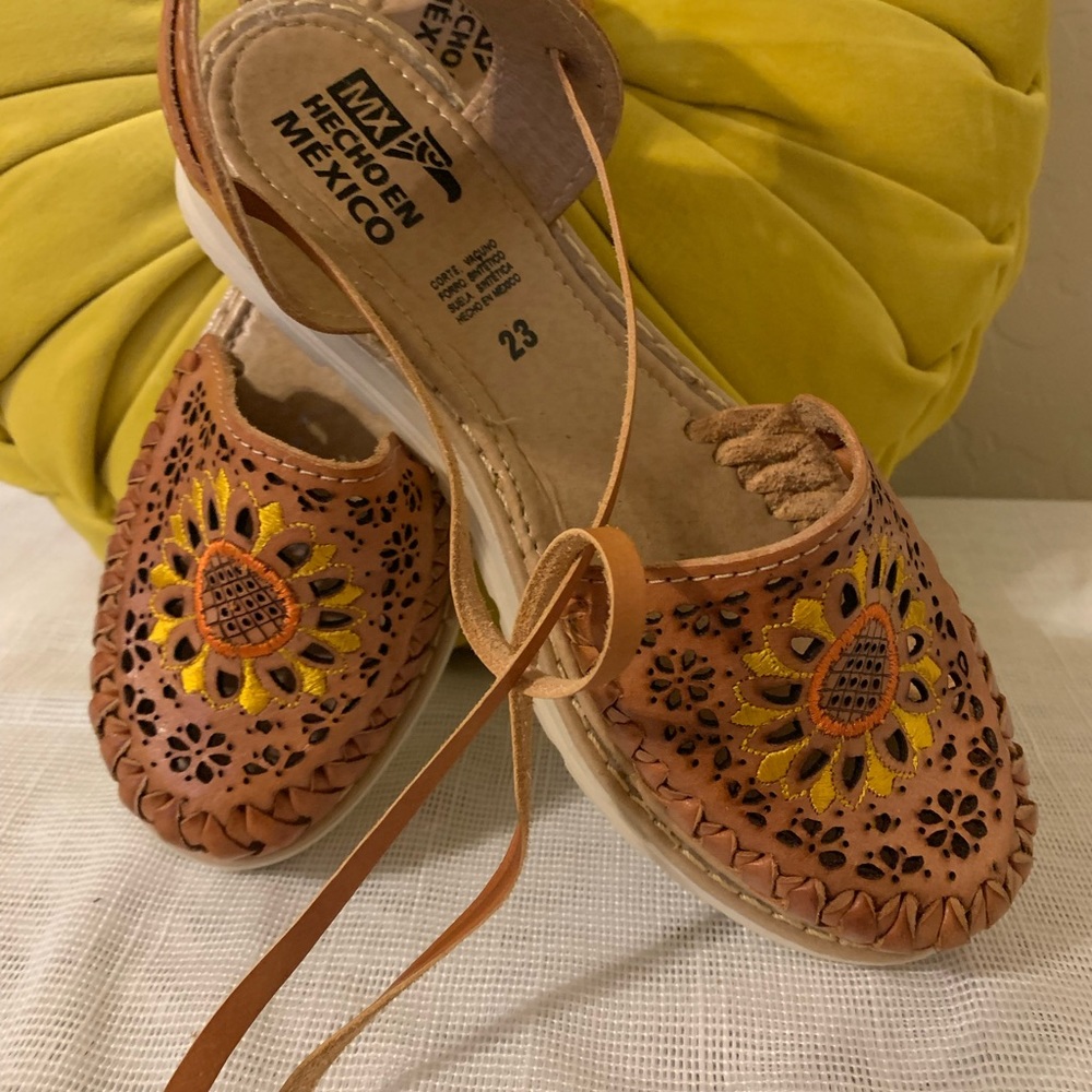 Tie up Sandals, authentic Mexicana style. With or without leg wrap around strap.